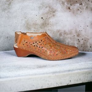 Pikolinos Spanish Design slide in elastic heel strap 1 1/2” heel woman’s shoe